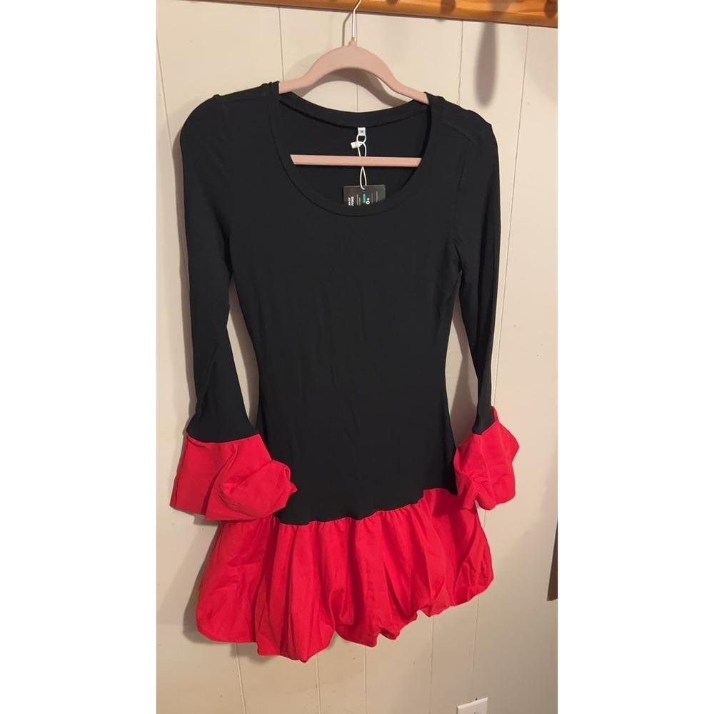 Black and Red Long Sleeve Ruffle Hem Dress, Medium